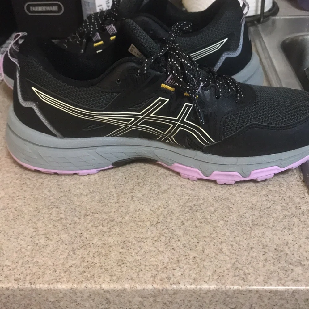 ASICS - Picture 4 of 7